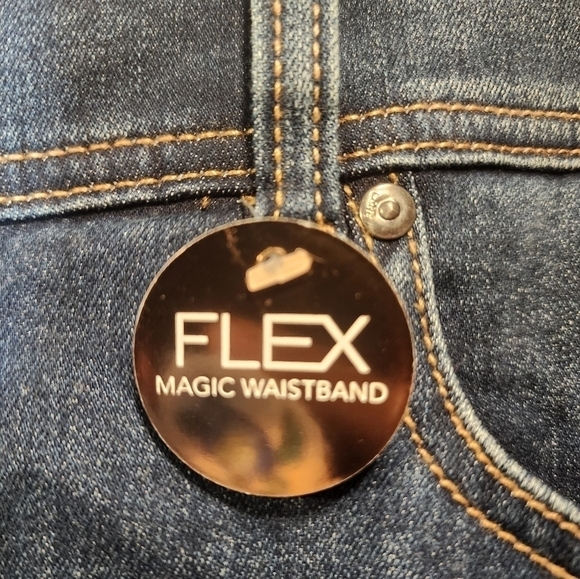NEW Lane Bryant Jegging Crop Flex Waistband 18 PLUS NWT - Picture 2 of 9
